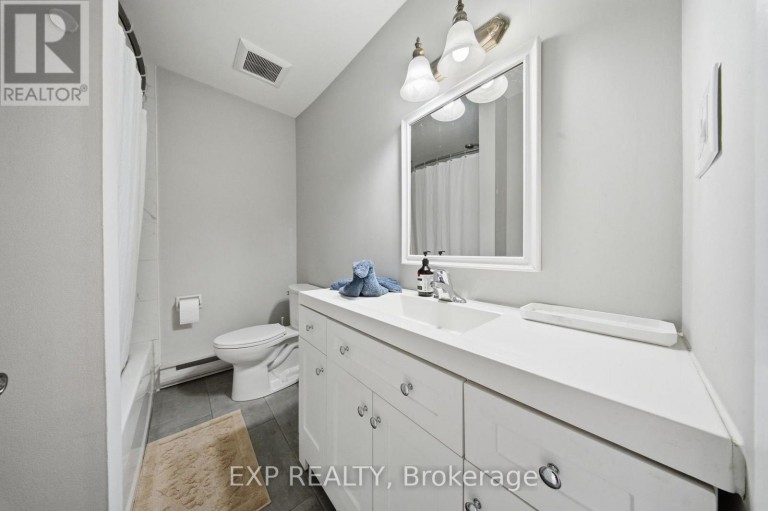 64 PARKLANE CIRCLE, Clarington (Bowmanville), Ontario, L1C3V9