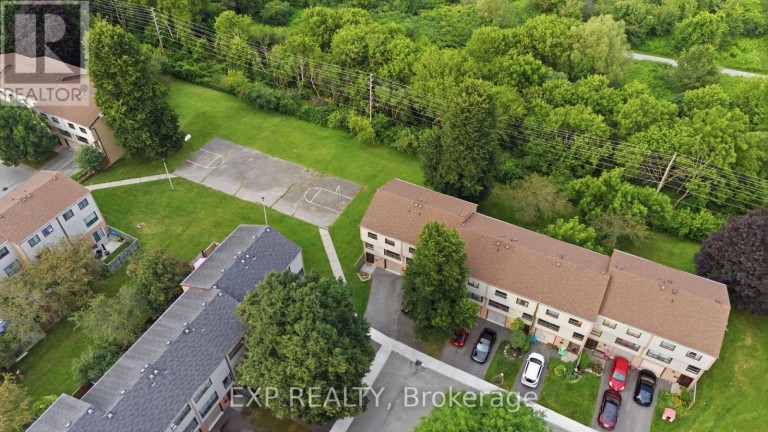 64 PARKLANE CIRCLE, Clarington (Bowmanville), Ontario, L1C3V9
