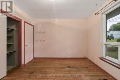 105 BOLTON AVENUE Newmarket (Huron Heights-Leslie Valley) Ontario photo 12