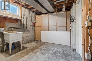 105 BOLTON AVENUE Newmarket (Huron Heights-Leslie Valley) Ontario photo 18