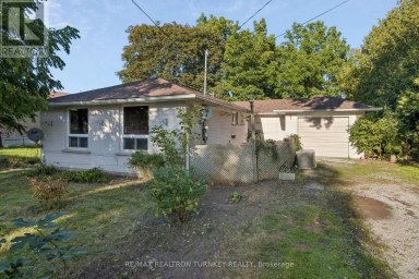 105 BOLTON AVENUE Newmarket (Huron Heights-Leslie Valley) Ontario photo 2