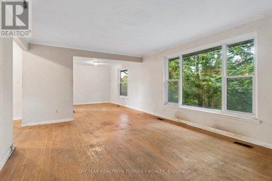 105 BOLTON AVENUE Newmarket (Huron Heights-Leslie Valley) Ontario photo 6