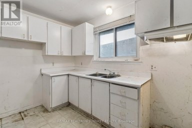 105 BOLTON AVENUE Newmarket (Huron Heights-Leslie Valley) Ontario photo 8