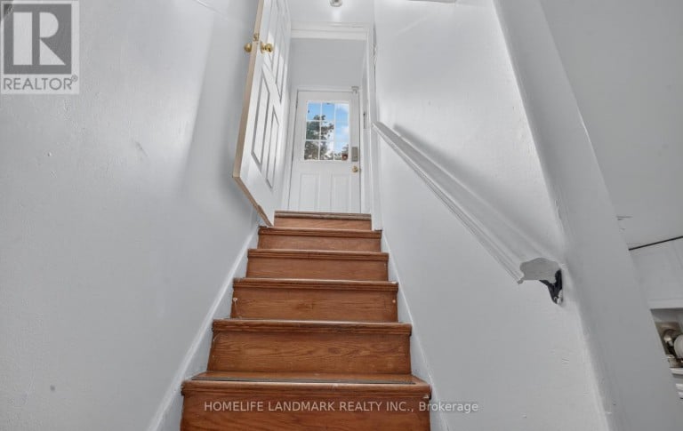 7 BAUDINA CRESCENT, Toronto (Birchcliffe-Cliffside), Ontario, M1N3M9