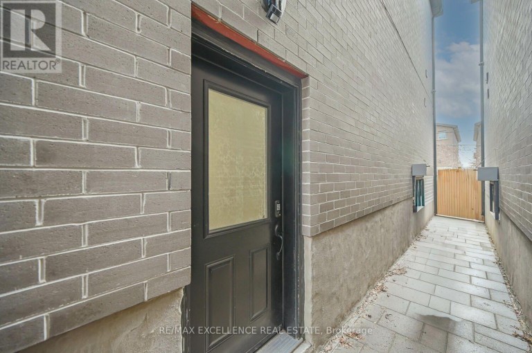 442 PHARMACY AVENUE S, Toronto (Clairlea-Birchmount), Ontario, M1L3G6