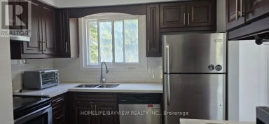 13 - 303 GARDEN STREET Whitby (Downtown Whitby) Ontario photo 4