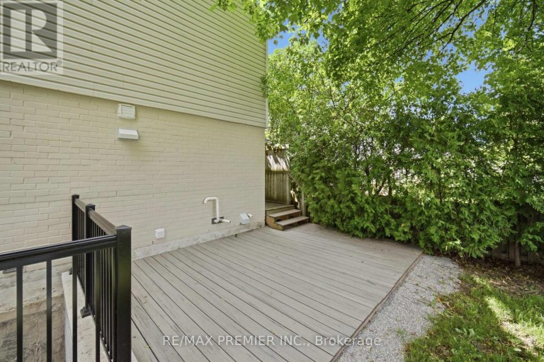 115 WILLIAM ROE BOULEVARD, Newmarket (Central Newmarket), Ontario, L3Y1B1