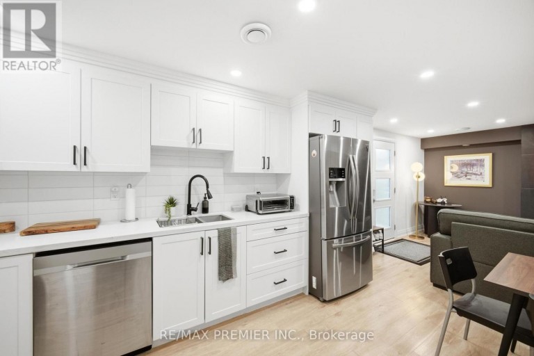 115 WILLIAM ROE BOULEVARD, Newmarket (Central Newmarket), Ontario, L3Y1B1