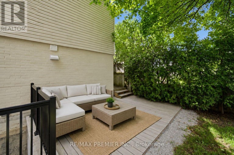 115 WILLIAM ROE BOULEVARD, Newmarket (Central Newmarket), Ontario, L3Y1B1