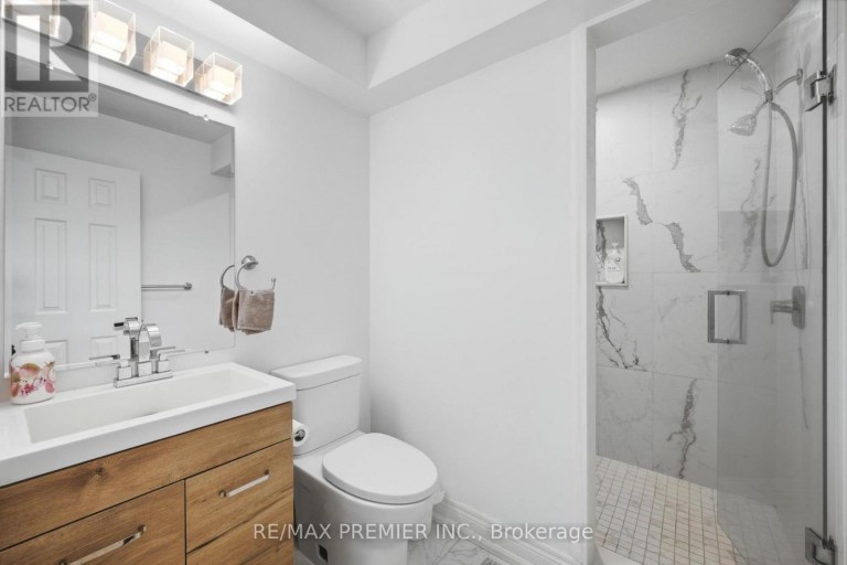 115 WILLIAM ROE BOULEVARD, Newmarket (Central Newmarket), Ontario, L3Y1B1