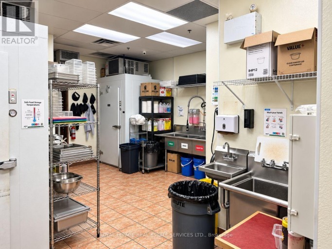 16 - 511 MAPLE GROVE DRIVE, Oakville (FD Ford), Ontario, L6J6X8
