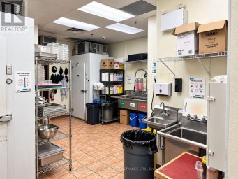 16 - 511 MAPLE GROVE DRIVE Oakville (FD Ford) Ontario photo 4