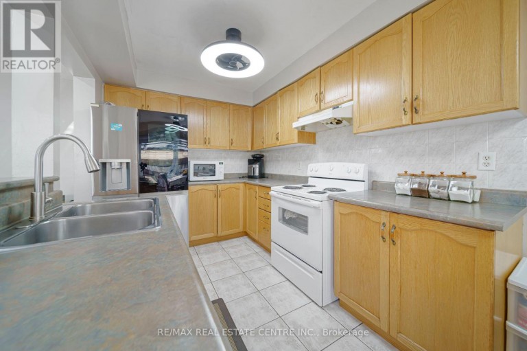 1 - 800 PARAMOUNT DRIVE, Hamilton (Stoney Creek Mountain), Ontario, L8J3V7