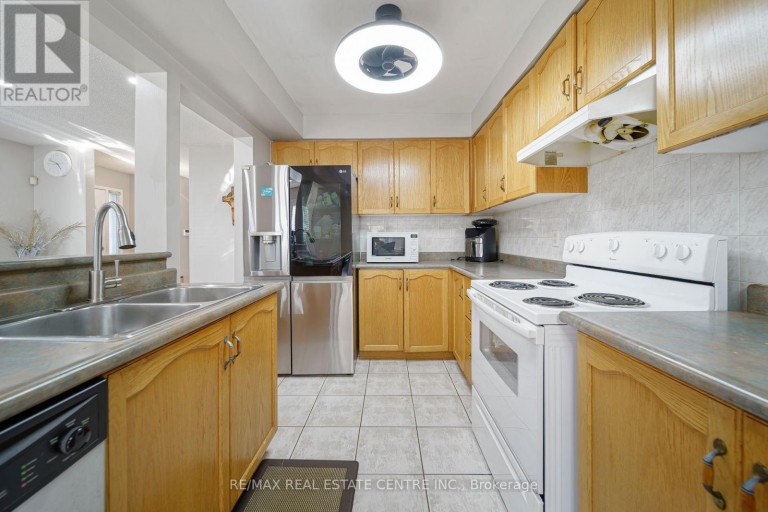 1 - 800 PARAMOUNT DRIVE, Hamilton (Stoney Creek Mountain), Ontario, L8J3V7