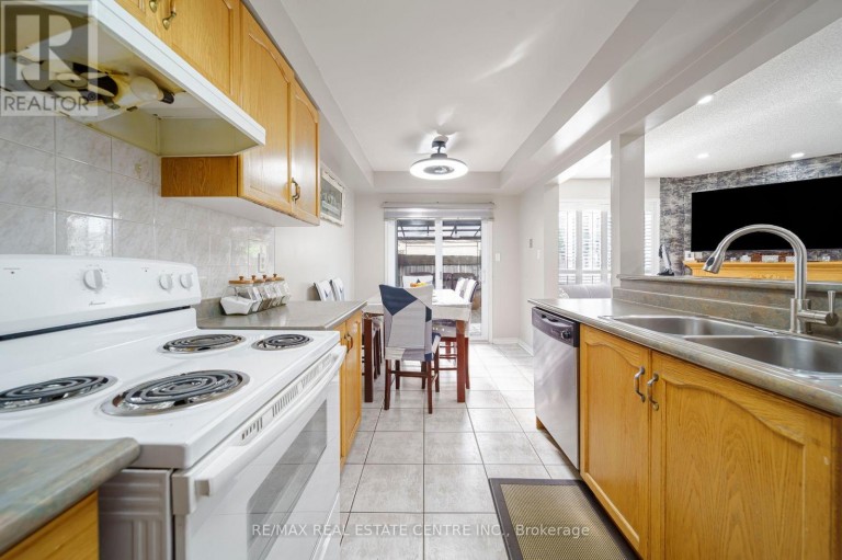 1 - 800 PARAMOUNT DRIVE, Hamilton (Stoney Creek Mountain), Ontario, L8J3V7