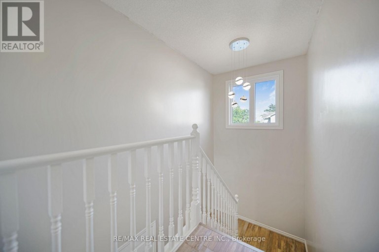 1 - 800 PARAMOUNT DRIVE, Hamilton (Stoney Creek Mountain), Ontario, L8J3V7
