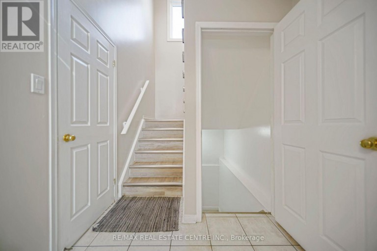 1 - 800 PARAMOUNT DRIVE, Hamilton (Stoney Creek Mountain), Ontario, L8J3V7