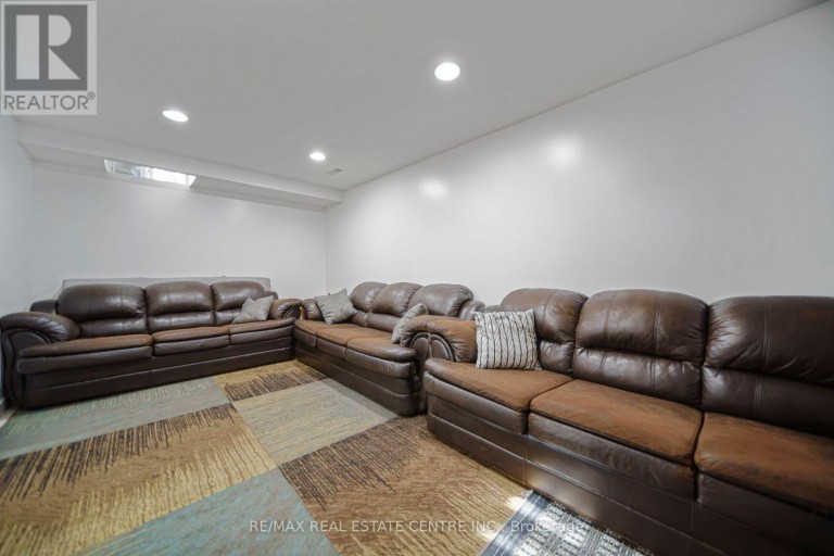 1 - 800 PARAMOUNT DRIVE, Hamilton (Stoney Creek Mountain), Ontario, L8J3V7