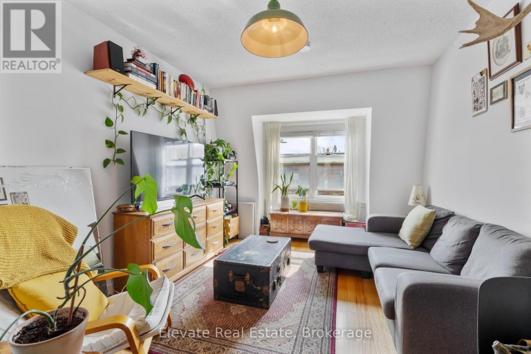 846 COLLEGE STREET, Toronto (Palmerston-Little Italy), Ontario, M6H1A2