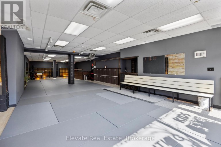 846 COLLEGE STREET, Toronto (Palmerston-Little Italy), Ontario, M6H1A2