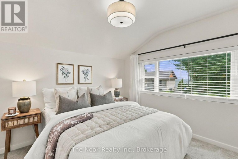 706 STONE STREET, Oshawa (Lakeview), Ontario, L1J1A5