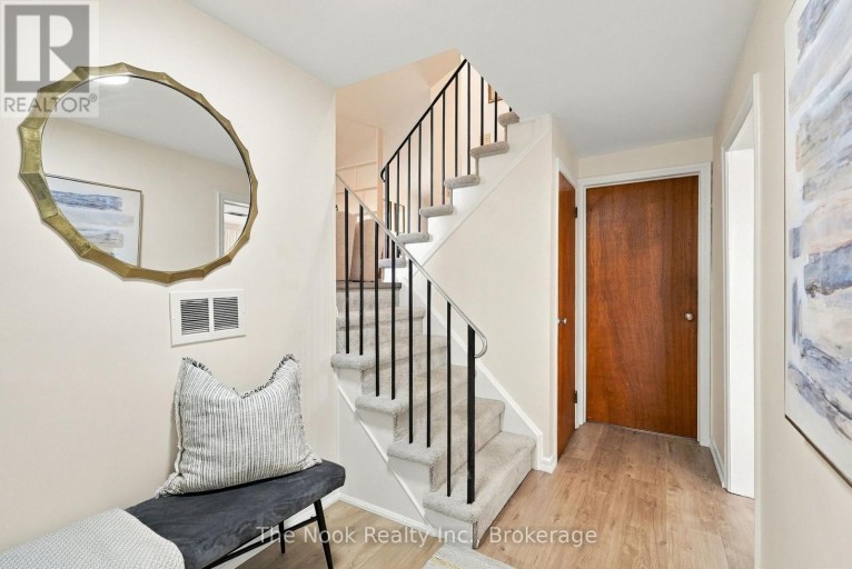 706 STONE STREET, Oshawa (Lakeview), Ontario, L1J1A5