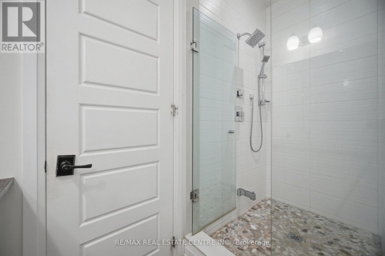 153 WHITLOCK AVENUE, Milton (FO Ford), Ontario, L9E1G1