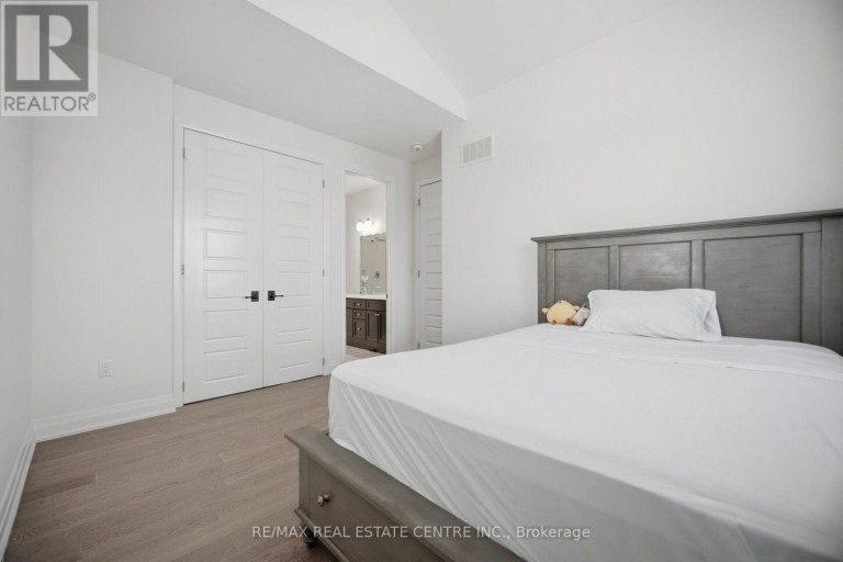 153 WHITLOCK AVENUE, Milton (FO Ford), Ontario, L9E1G1