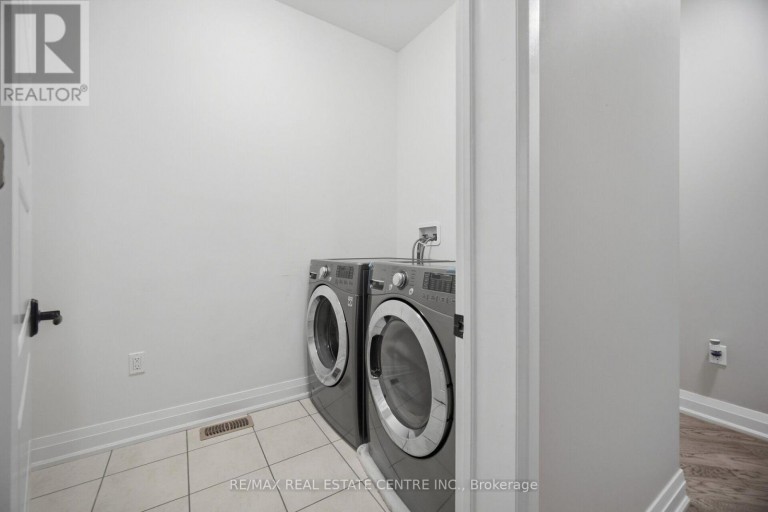 153 WHITLOCK AVENUE, Milton (FO Ford), Ontario, L9E1G1