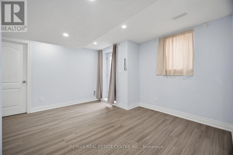 153 WHITLOCK AVENUE, Milton (FO Ford), Ontario, L9E1G1