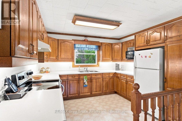 31906 GREY 1 ROAD, Georgian Bluffs, Ontario, N0H1S0