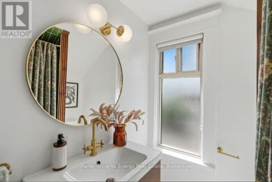 254 BURK STREET Oshawa (Vanier) Ontario photo 24