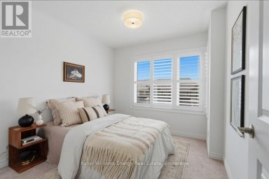 2013 VERNE BOWEN STREET Oshawa (Kedron) Ontario photo 34