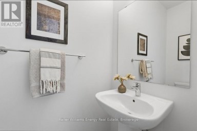 2013 VERNE BOWEN STREET Oshawa (Kedron) Ontario photo 6