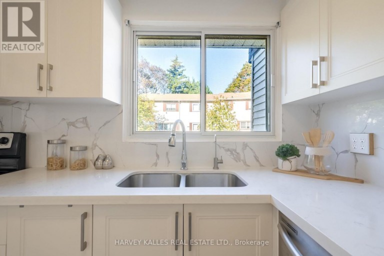 102 JENNY WREN WAY, Toronto (Hillcrest Village), Ontario, M2H2Z2