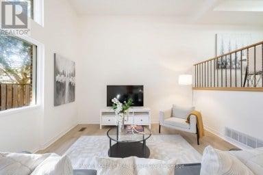 102 JENNY WREN WAY Toronto (Hillcrest Village) Ontario photo 7