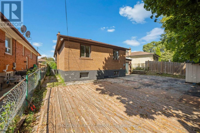 17 BARLOW ROAD, Toronto (Woburn), Ontario, M1G2B5