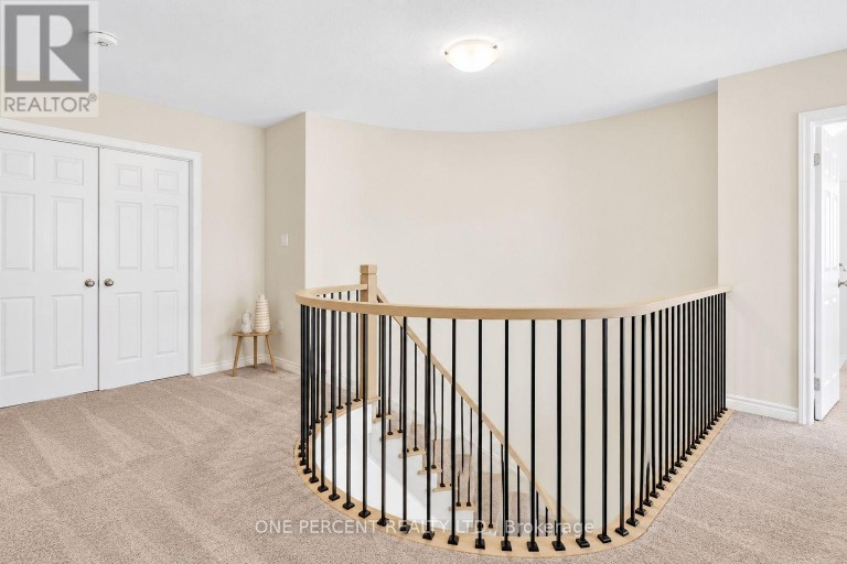 29 SANFORD CIRCLE, Springwater (Centre Vespra), Ontario, L9X2A8