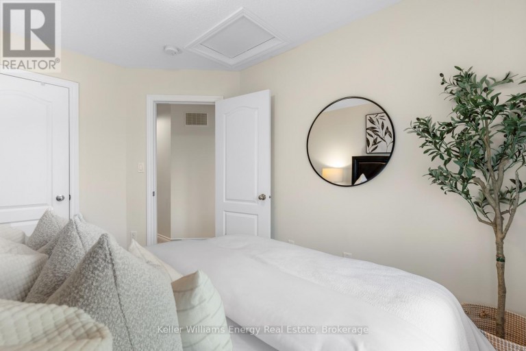 16 STREATHERN WAY, Clarington (Bowmanville), Ontario, L1C0S4