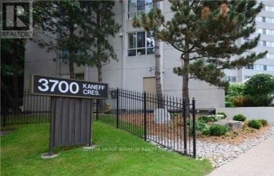 808 - 3700 KANEFF CRESCENT Mississauga (Mississauga Valleys) Ontario photo 1