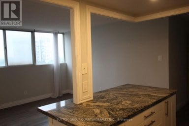 808 - 3700 KANEFF CRESCENT Mississauga (Mississauga Valleys) Ontario photo 3