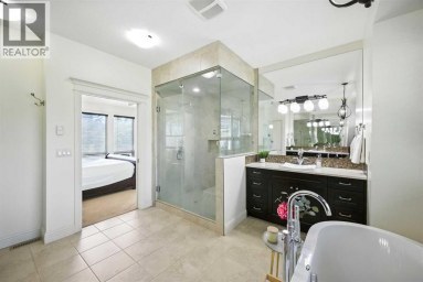 62 Posthill Drive SW Calgary Alberta photo 33