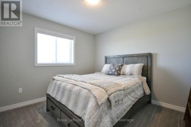 25 MAIDENS CRESCENT Collingwood Ontario photo 16