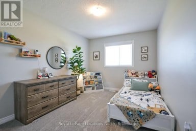 25 MAIDENS CRESCENT Collingwood Ontario photo 17