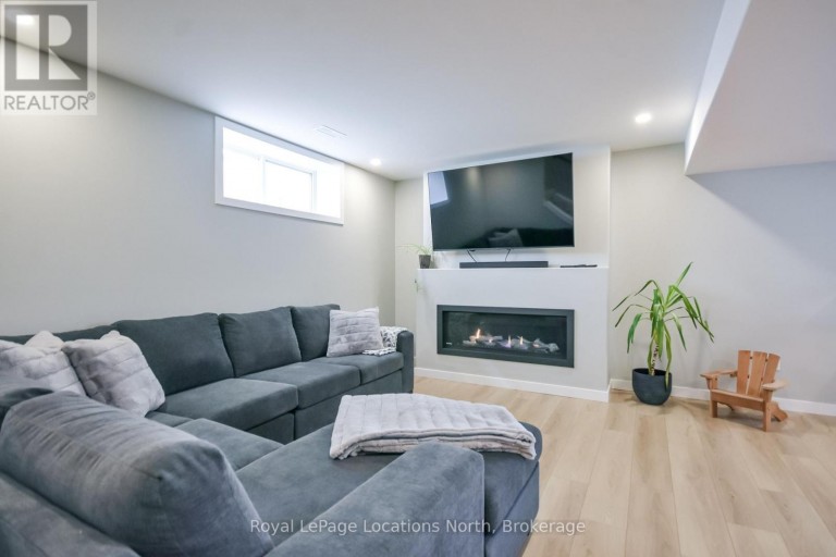 25 MAIDENS CRESCENT, Collingwood, Ontario, L9Y3B7
