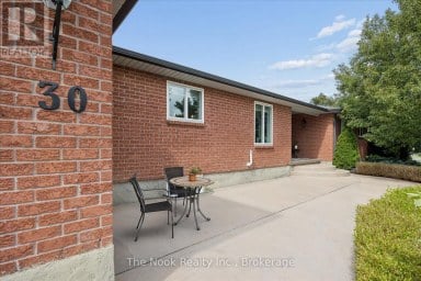 30 POTTERS LANE Clarington Ontario photo 3