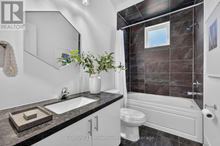 126 TEKIAH ROAD, Blue Mountains, Ontario, N0H1J0