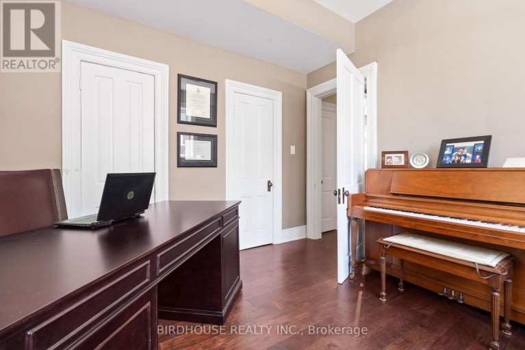 69 BOND STREET W, Kawartha Lakes (Lindsay), Ontario, K9V3R3