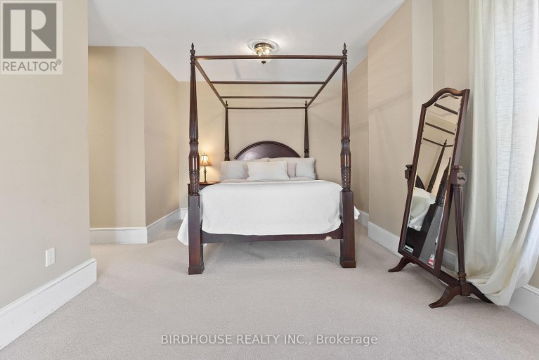 69 BOND STREET W, Kawartha Lakes (Lindsay), Ontario, K9V3R3