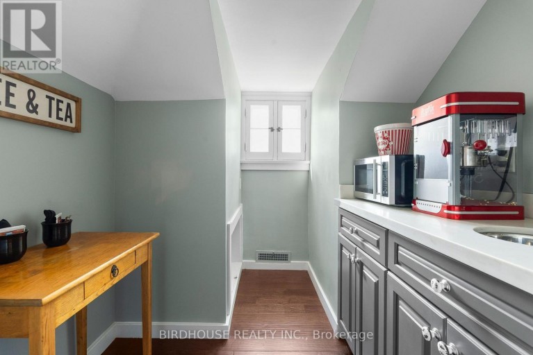 69 BOND STREET W, Kawartha Lakes (Lindsay), Ontario, K9V3R3